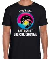 Originele i cant surf but this shirt looks good on me fun tekst t shirt zwart heren carnavalskleding